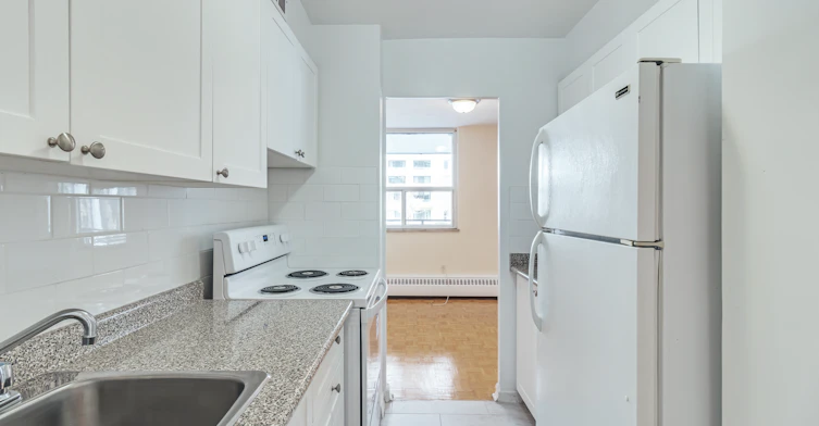 FEED-300 Eglinton Avenue East, Toronto, ON, M4P 1L5 - 4