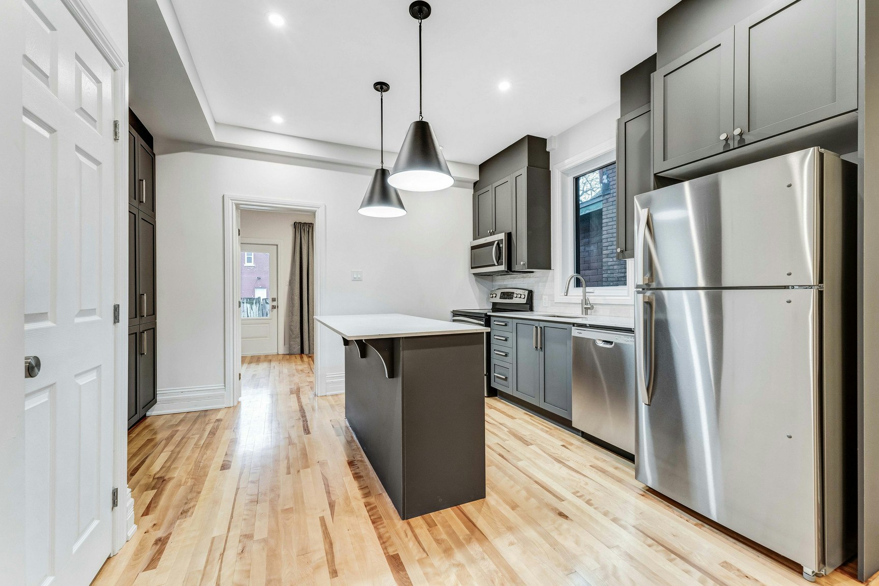 2-288 Arlington Avenue, Ottawa, ON, K1R 5T2