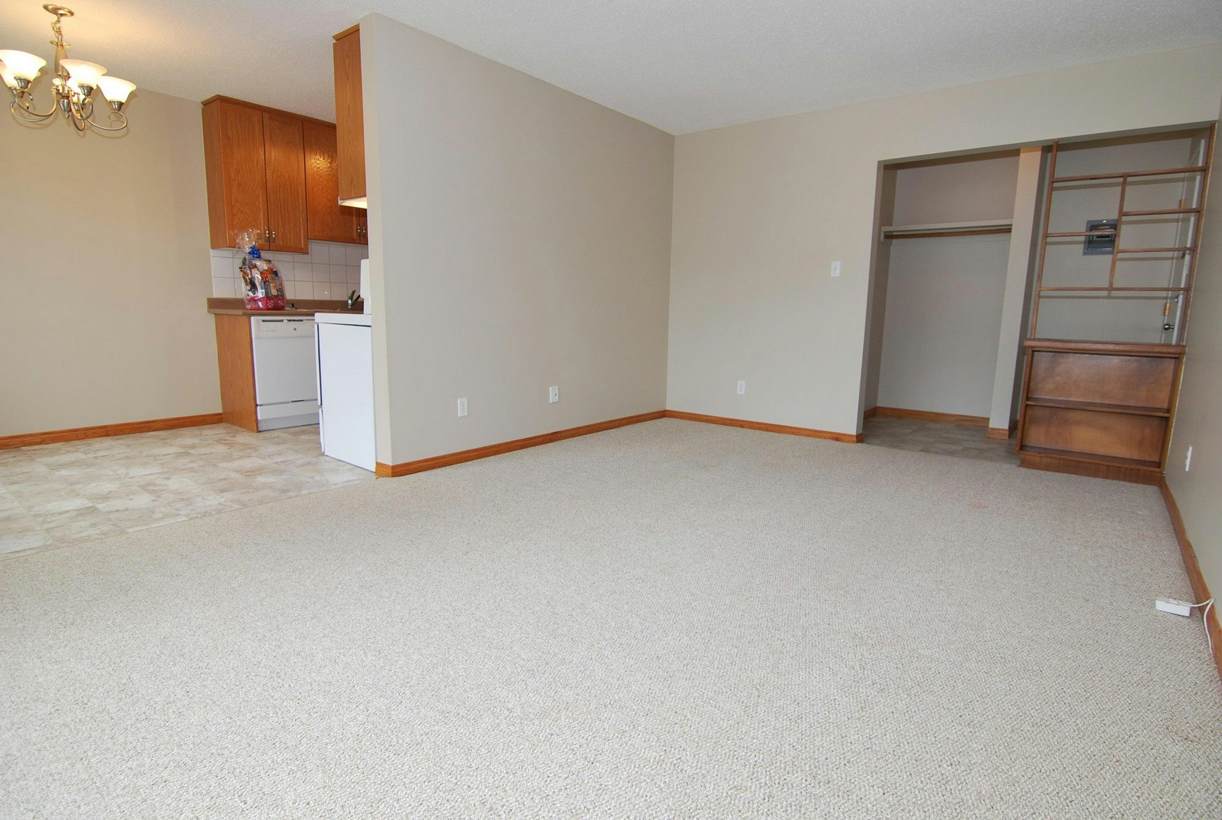202-10235 114 Street NW, Edmonton, AB, T5K 1S1 - 3