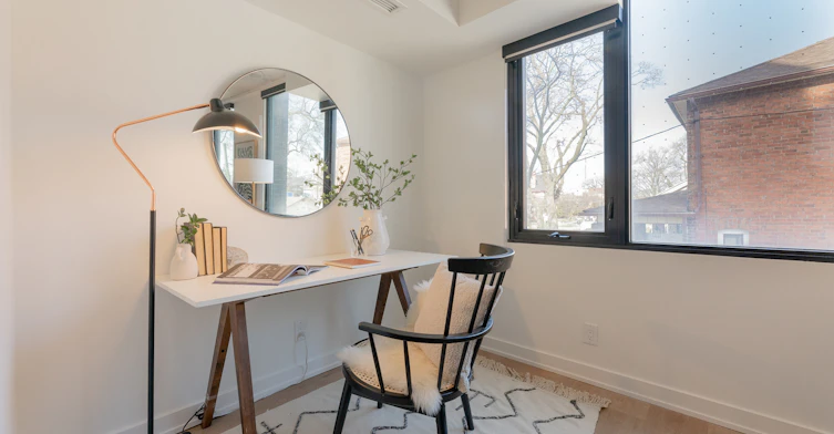 402-7 Fairbank Avenue, Toronto, ON, M6E 2J6 - 9
