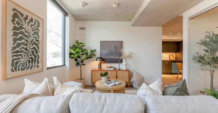 402-7 Fairbank Avenue, Toronto, ON, M6E 2J6 - 7
