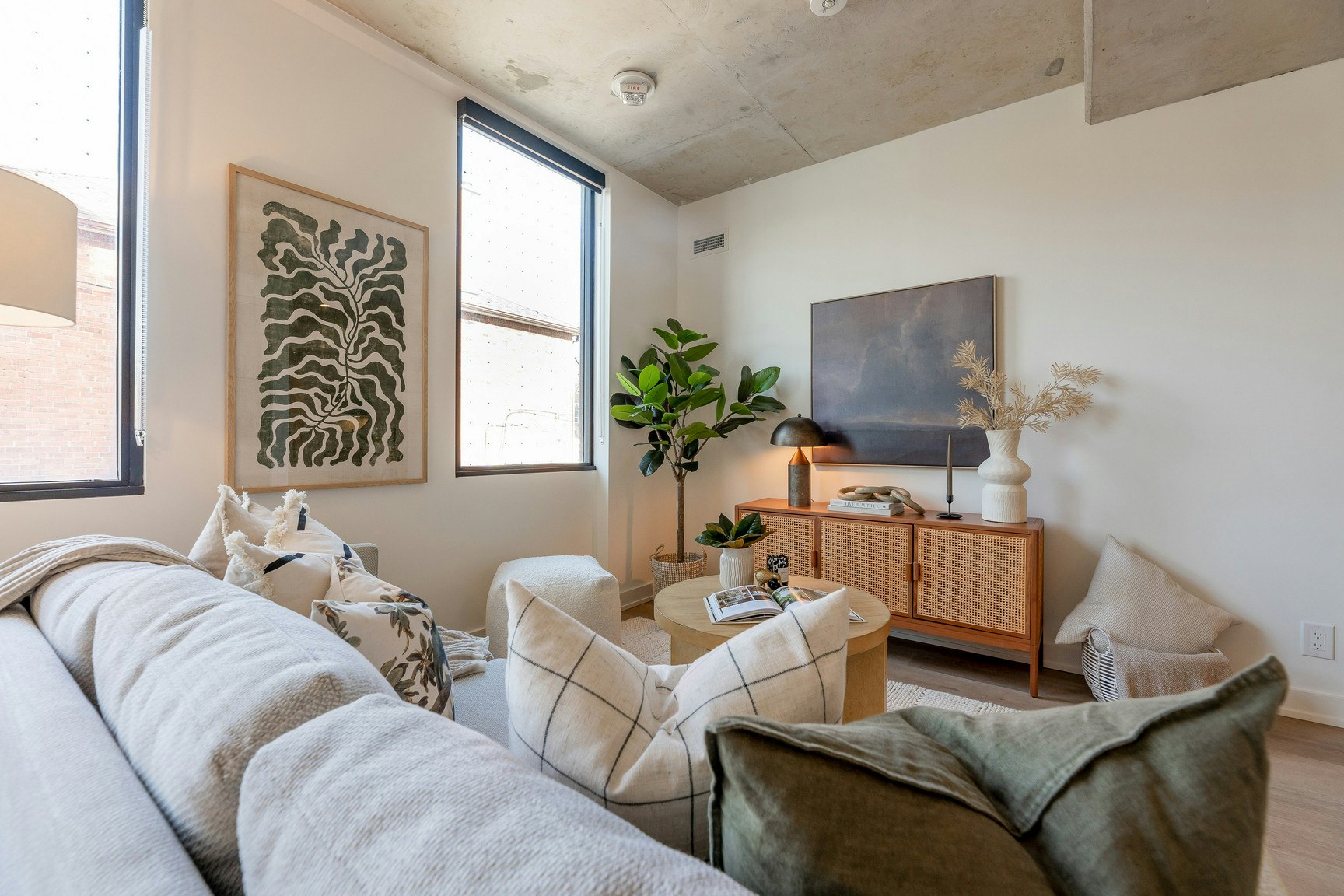 402-7 Fairbank Avenue, Toronto, ON, M6E 2J6 - 2