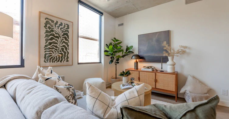402-7 Fairbank Avenue, Toronto, ON, M6E 2J6 - 2
