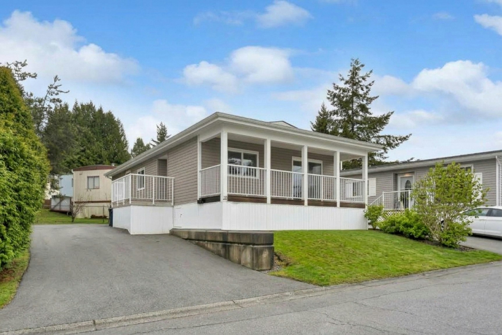 20-8220 King George Boulevard, Surrey, BC, V3W 6E1