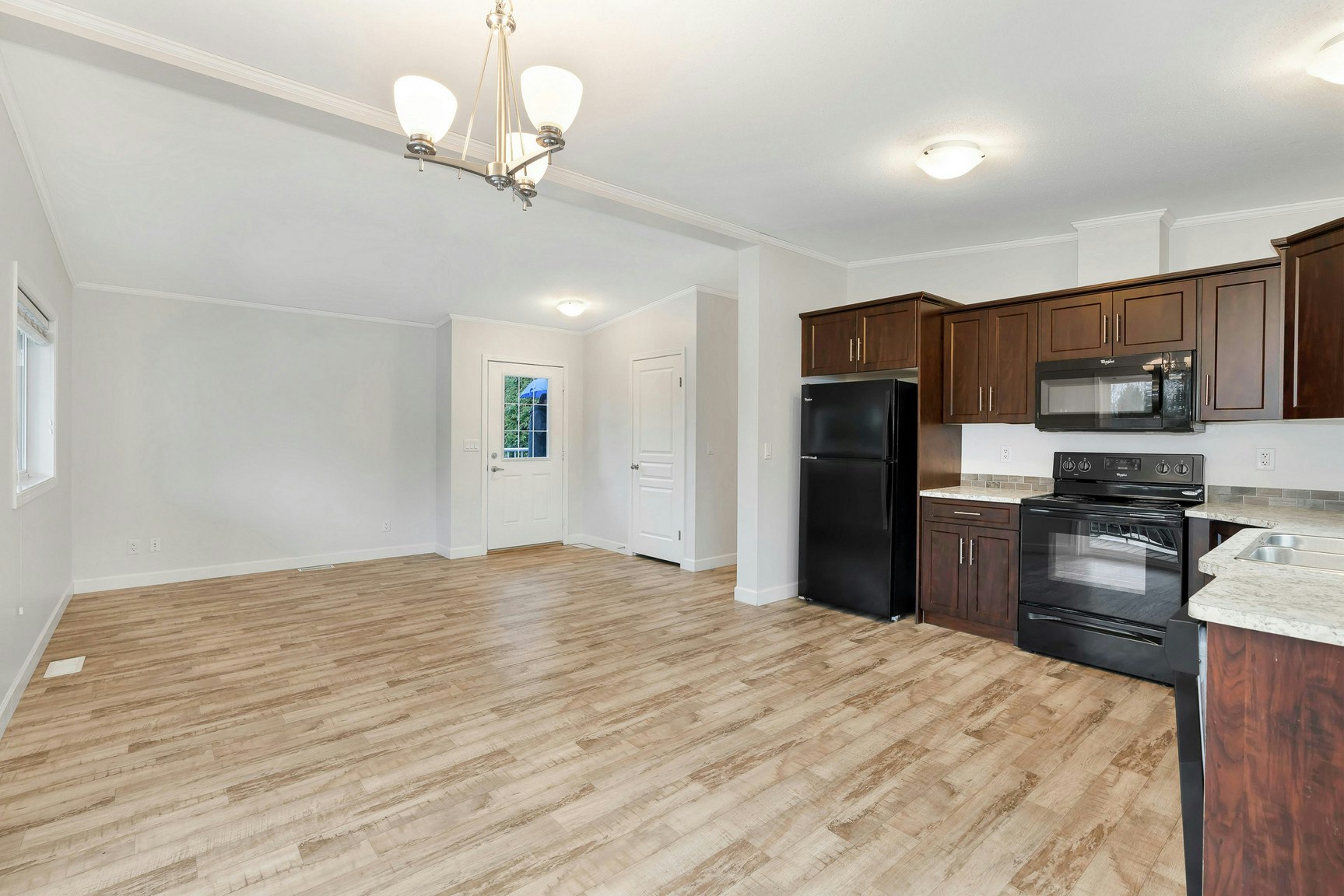20-8220 King George Boulevard, Surrey, BC, V3W 6E1 - 3