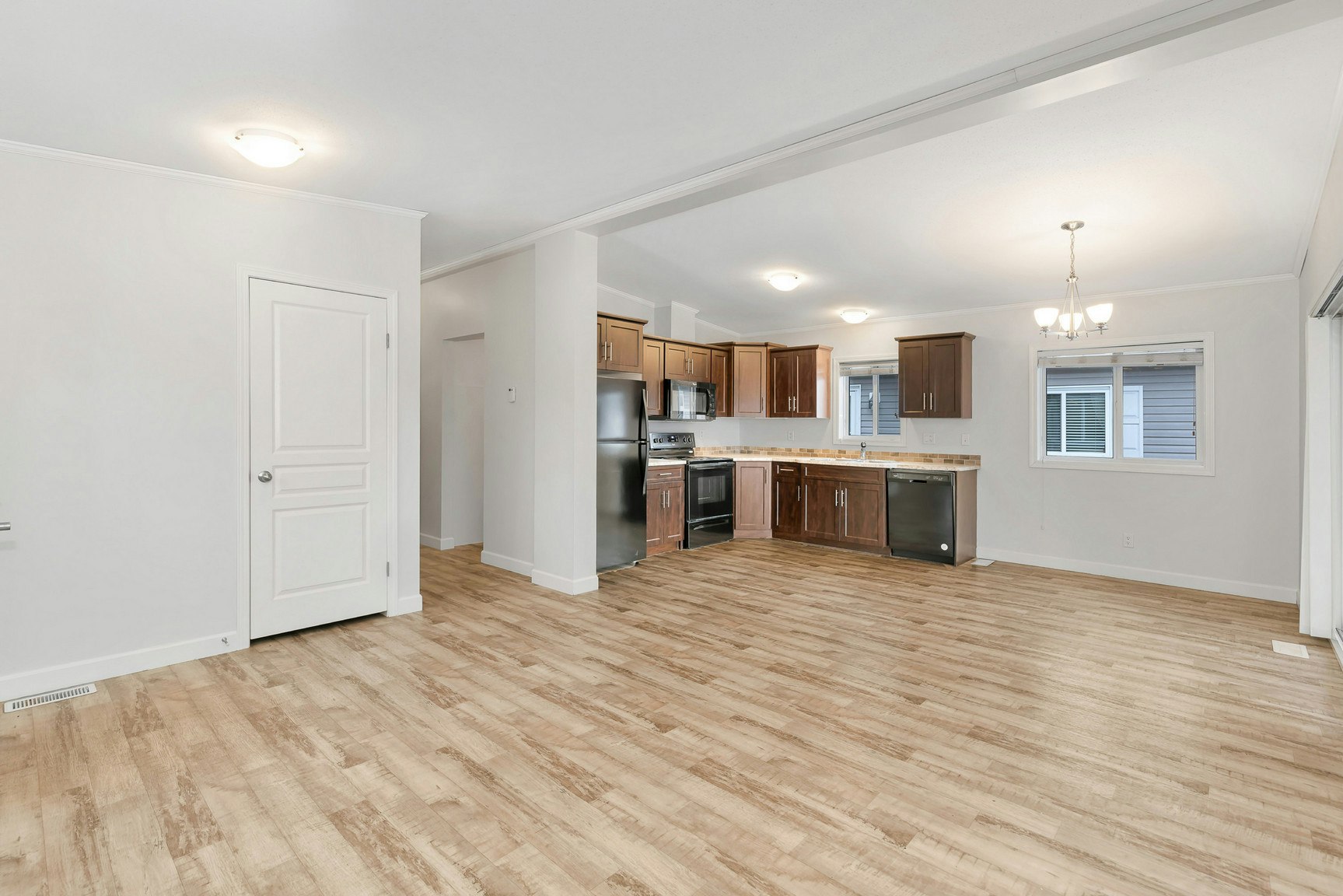 20-8220 King George Boulevard, Surrey, BC, V3W 6E1 - 2