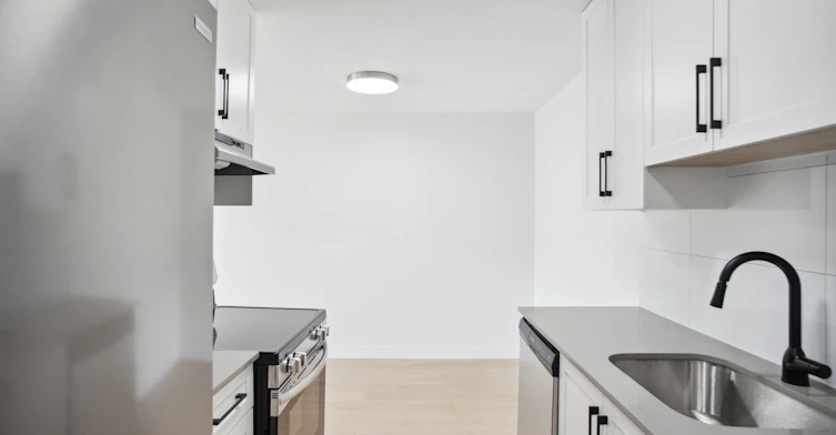 203-549 Dansey Avenue, Coquitlam, BC, V3K 3G1 - 4