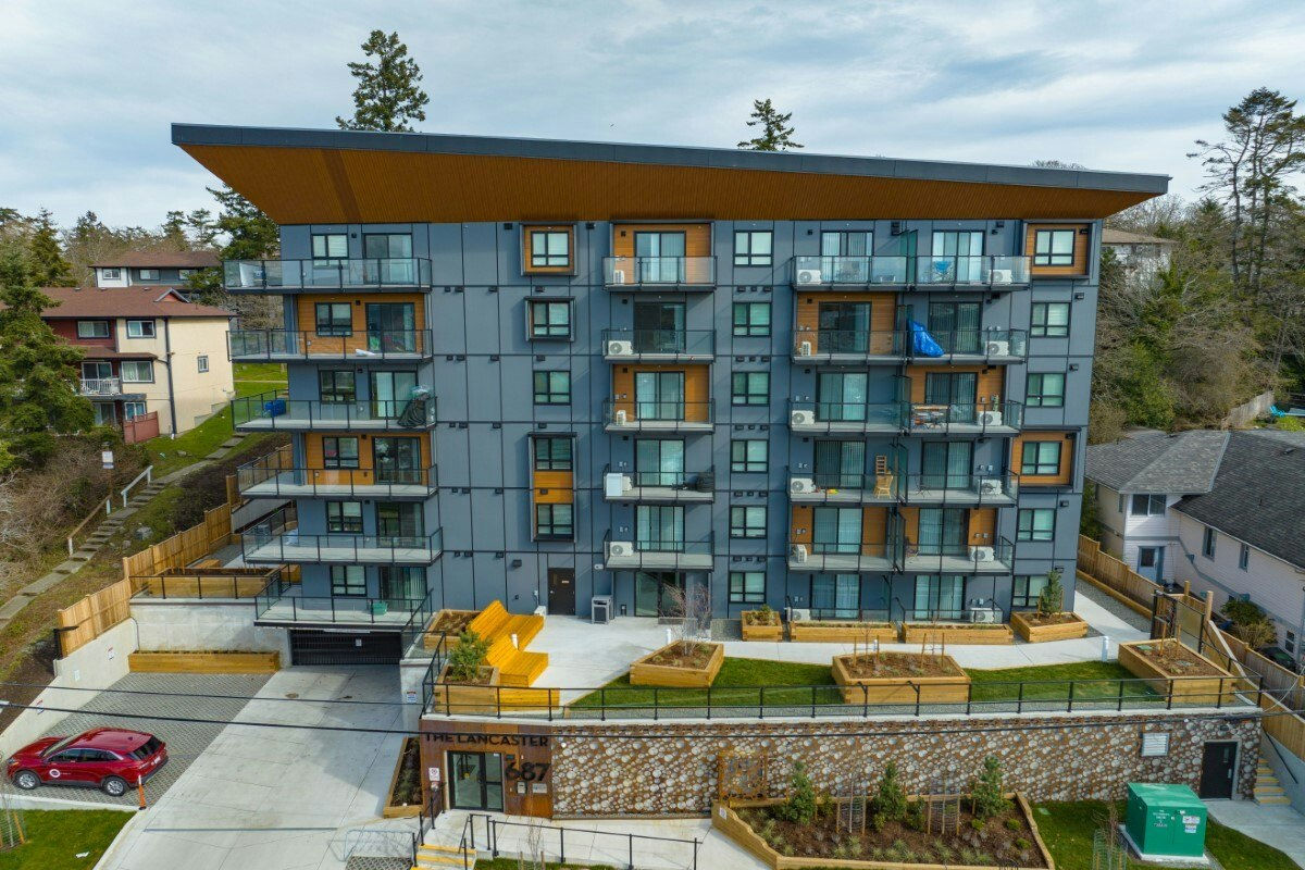 687 Admirals Road, Esquimalt, BC, V9A 2N9 - 8