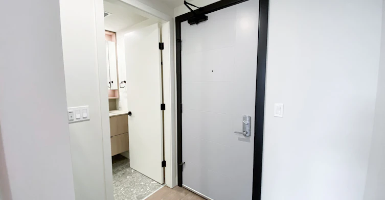 1810-9873 King George Boulevard, Surrey, BC, V3T 0T2 - 2