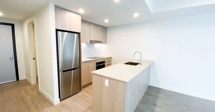 1604-9873 King George Boulevard, Surrey, BC, V3T 0T2