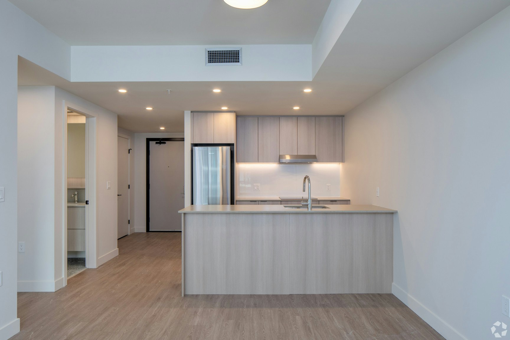 0704-9873 King George Boulevard, Surrey, BC, V3T 0T2 - 2