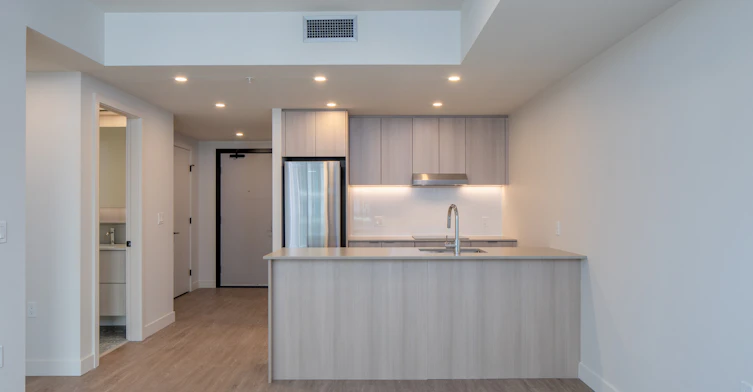 0704-9873 King George Boulevard, Surrey, BC, V3T 0T2 - 2