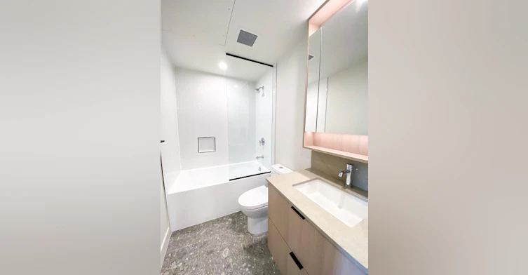 0704-9873 King George Boulevard, Surrey, BC, V3T 0T2 - 5