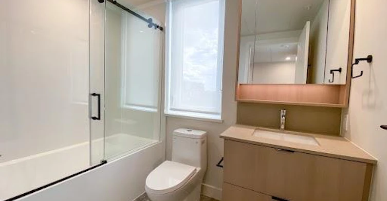 0208-9873 King George Boulevard, Surrey, BC, V3T 0T2 - 12