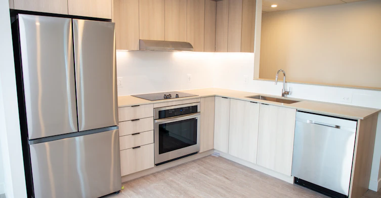 407-9873 King George Boulevard, Surrey, BC, V3T 0T2 - 2