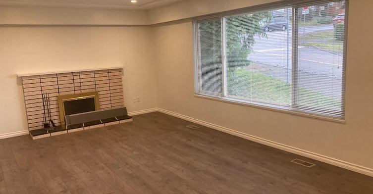 UPPER-5704 Dundas Street, Burnaby, BC, V5B 1B5 - 5