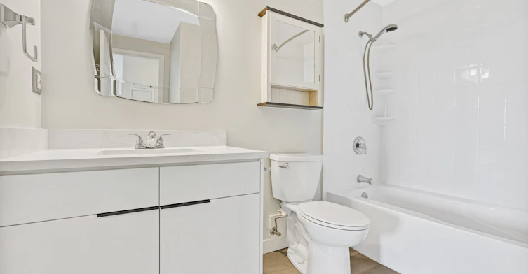 8040 Blundell Road, Richmond, BC, V6Y 1J8 - 6