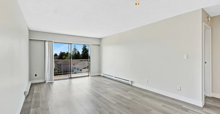8040 Blundell Road, Richmond, BC, V6Y 1J8 - 13