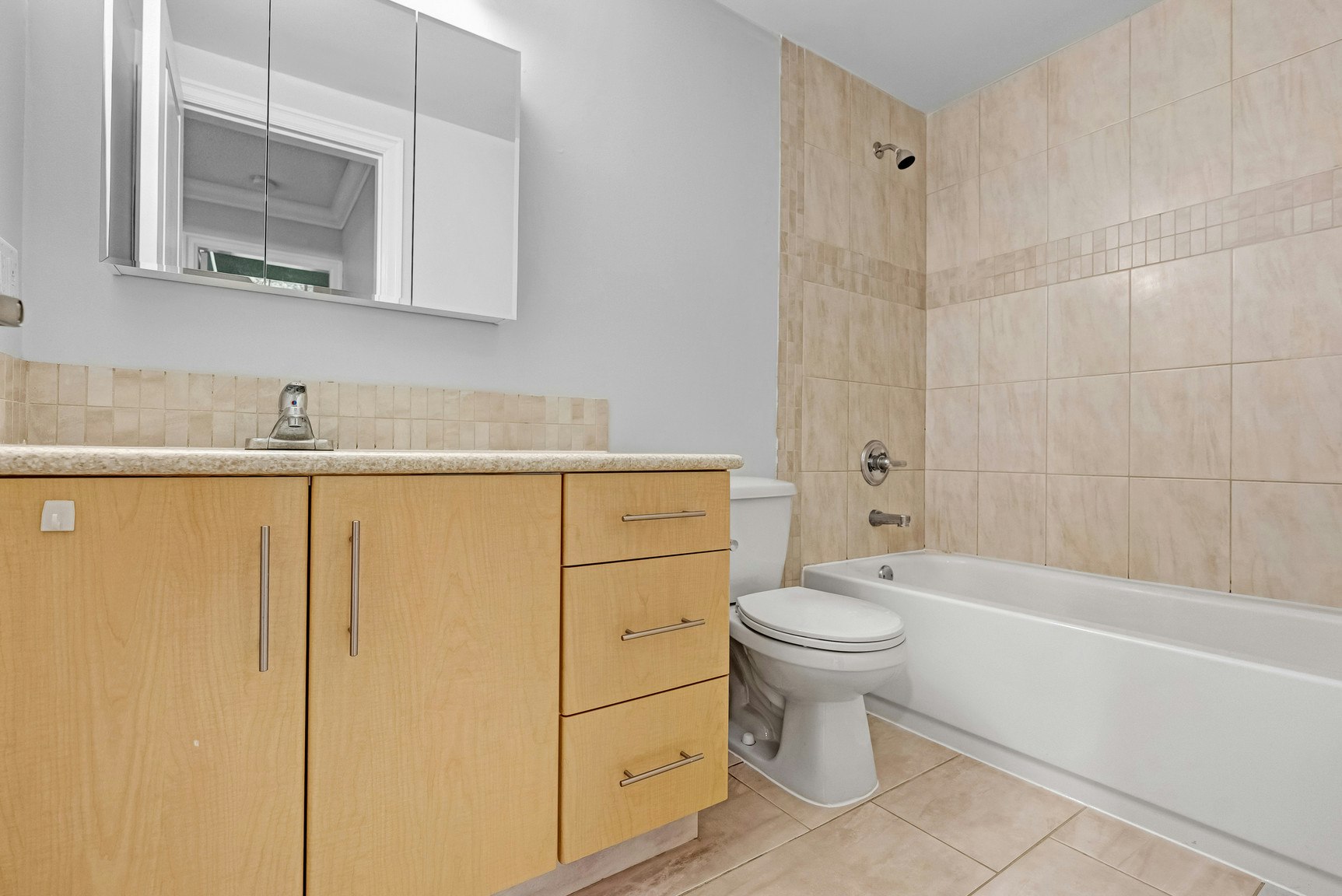 8040 Blundell Road, Richmond, BC, V6Y 1J8 - 16