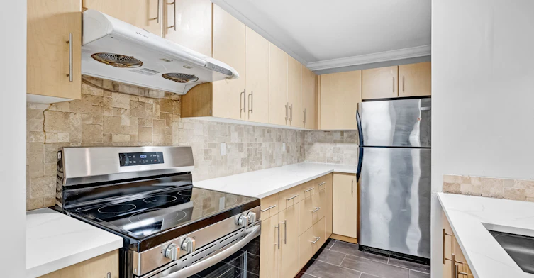 8040 Blundell Road, Richmond, BC, V6Y 1J8 - 15