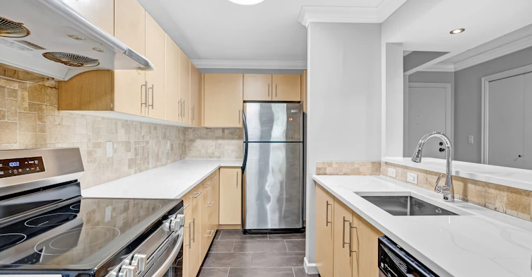 8040 Blundell Road, Richmond, BC, V6Y 1J8 - 2