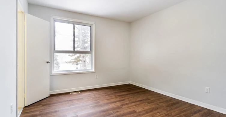 282 Silverstone Drive, Toronto, ON, M9V 3J4 - 9
