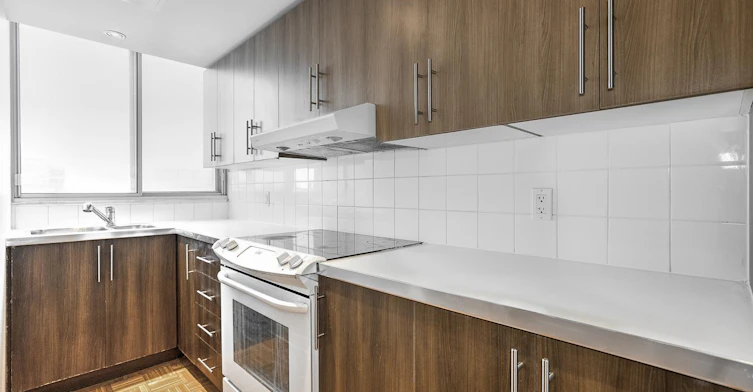 210-2100 De Maisonneuve Boulevard West, Montréal, QC, H3H 1K6