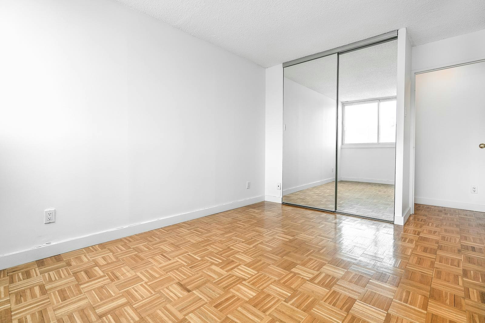 714-2100 De Maisonneuve Boulevard West, Montréal, QC, H3H 1K6 - 4