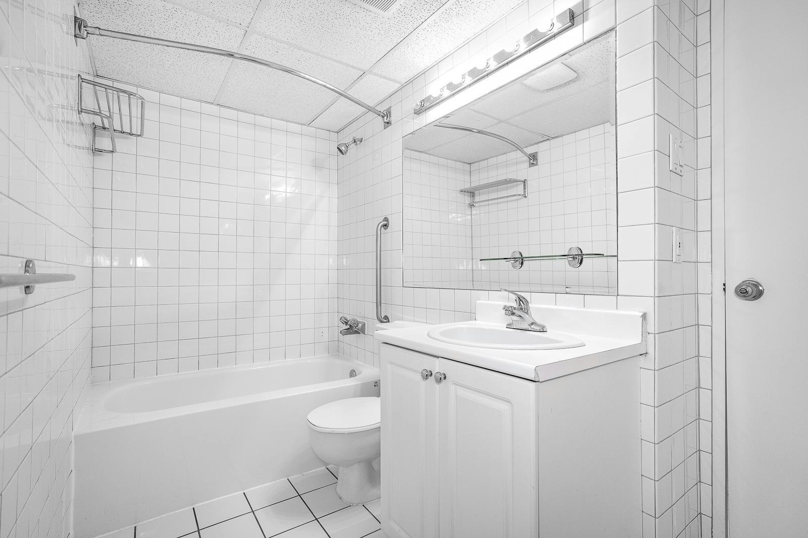 714-2100 De Maisonneuve Boulevard West, Montréal, QC, H3H 1K6 - 5