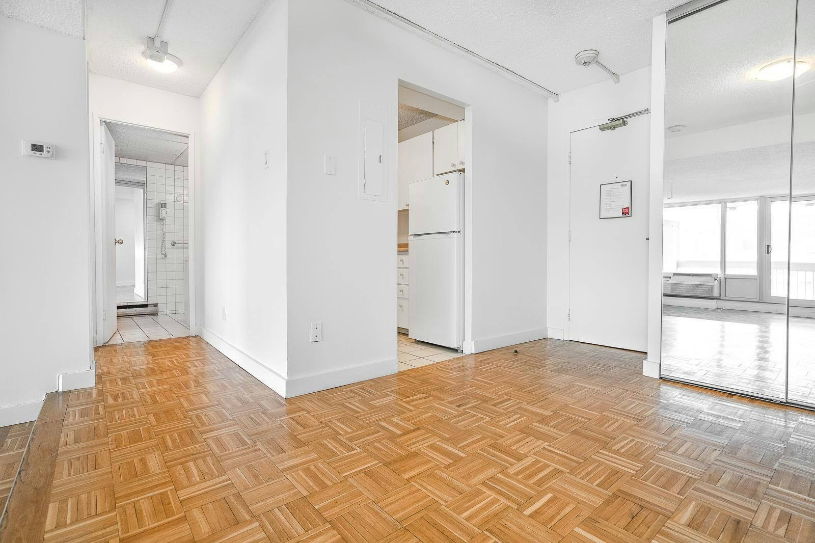 714-2100 De Maisonneuve Boulevard West, Montréal, QC, H3H 1K6 - 2