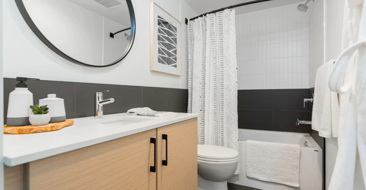 1649 E Broadway, Vancouver, BC, V5N 0J4 - 10