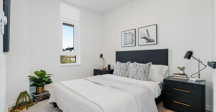 1649 E Broadway, Vancouver, BC, V5N 0J4 - 8