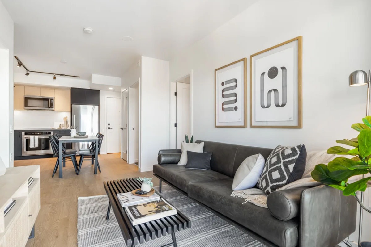 1649 E Broadway, Vancouver, BC, V5N 0J4 - 3
