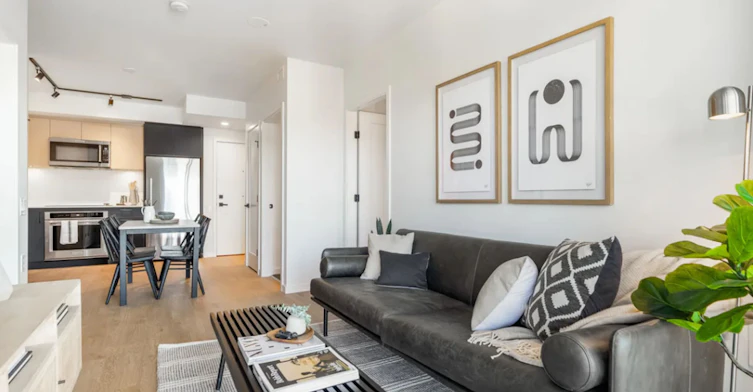 1649 E Broadway, Vancouver, BC, V5N 0J4 - 3