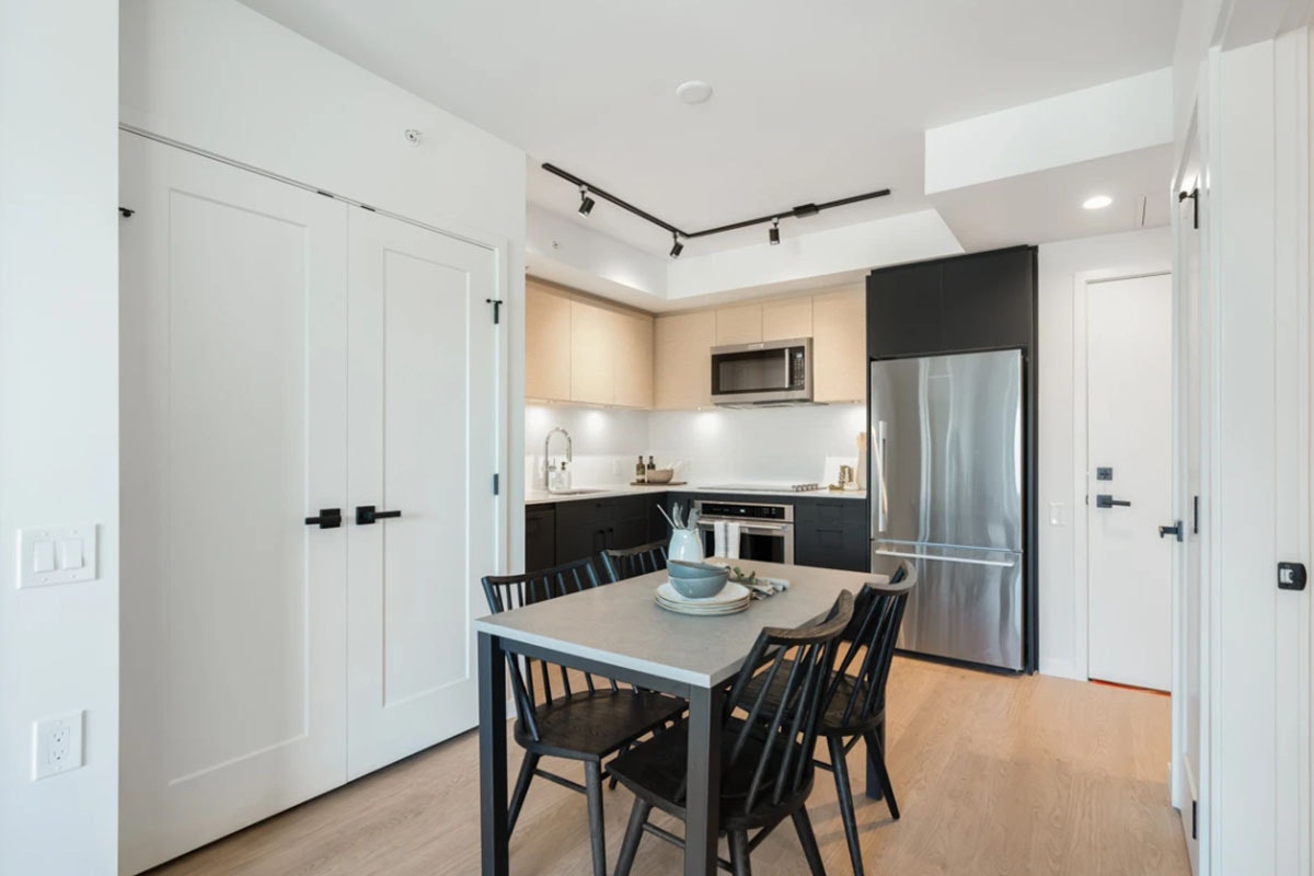 1649 E Broadway, Vancouver, BC, V5N 0J4 - 4