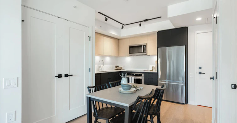 1649 E Broadway, Vancouver, BC, V5N 0J4 - 4