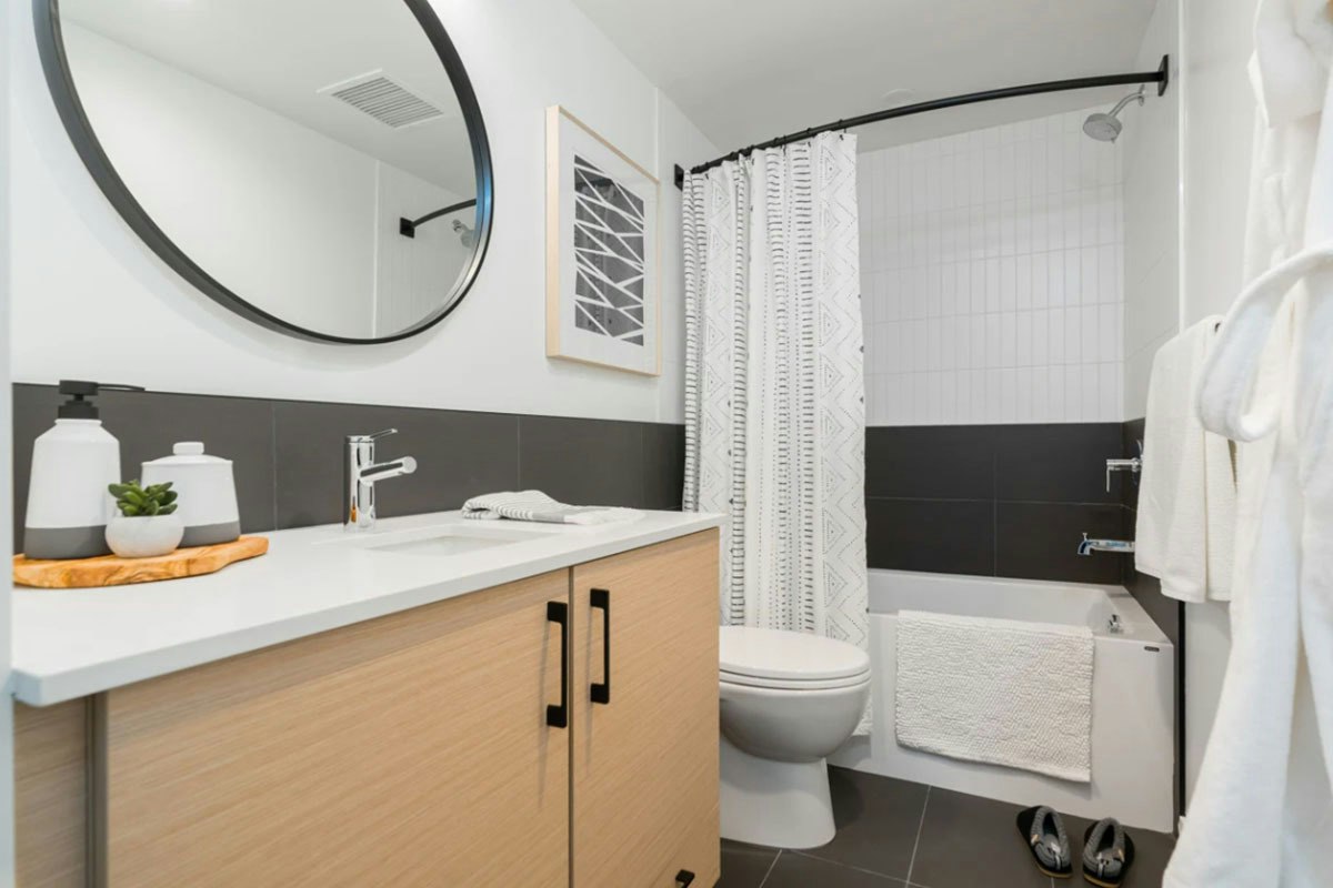 1649 E Broadway, Vancouver, BC, V5N 0J4 - 10