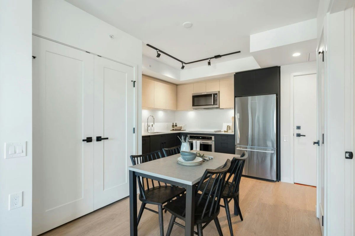 1649 E Broadway, Vancouver, BC, V5N 0J4 - 5