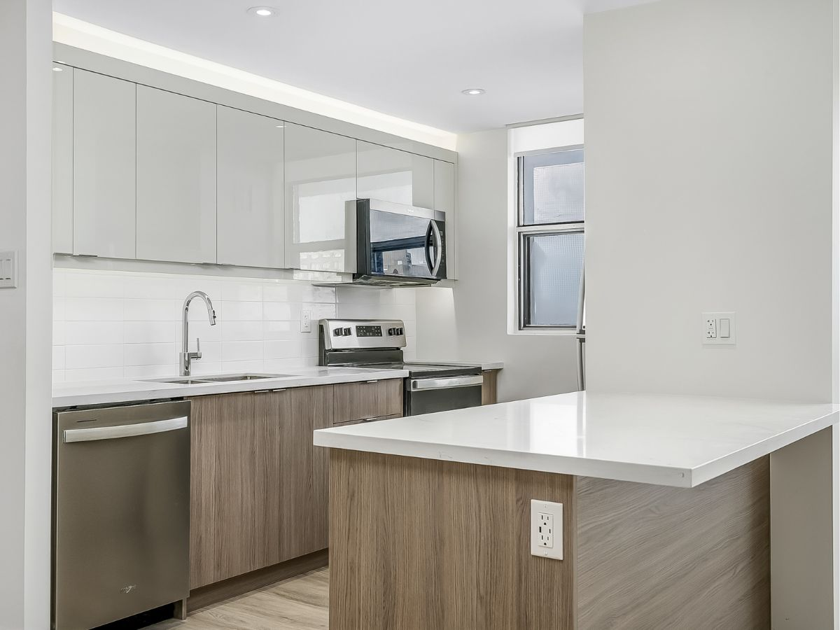 1002-8 Lomond Drive, Toronto, ON, M8X 2W3 - 2