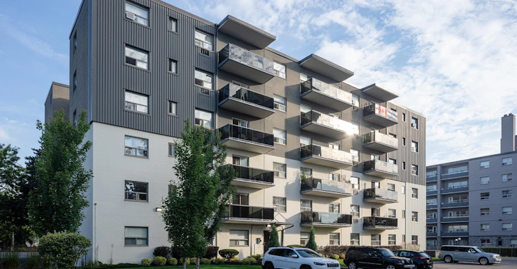 2300 Marine Drive, Oakville, ON, L6L 1C3 - 2