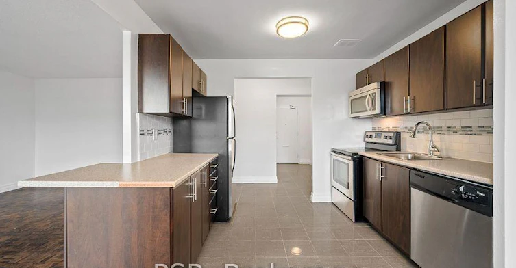 2300 Marine Drive, Oakville, ON, L6L 1C3 - 9