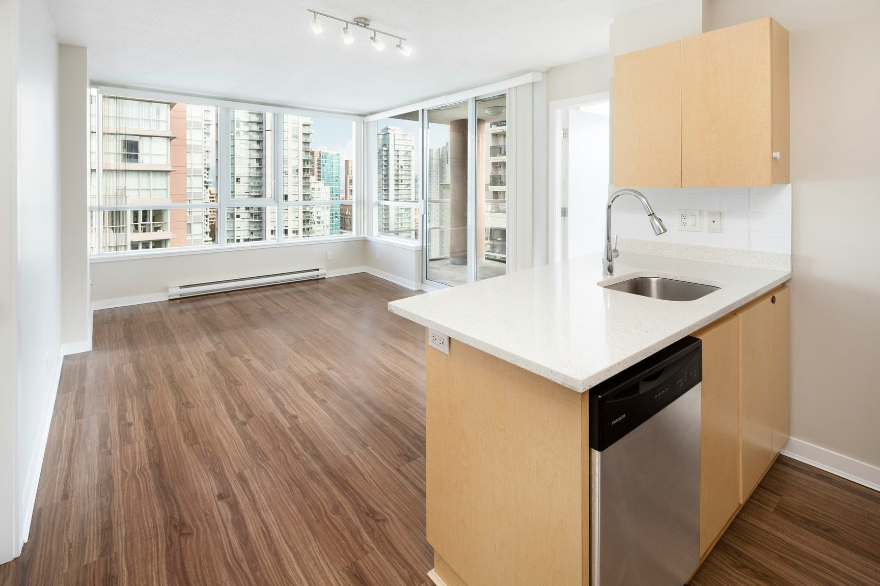 2101-930-930 Seymour Street, Vancouver, BC, V6B 1B4 - 5