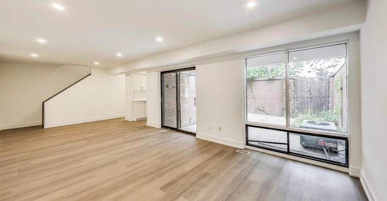 25-400 Woodsworth Road, Toronto, ON, M2L 2T9 - 4