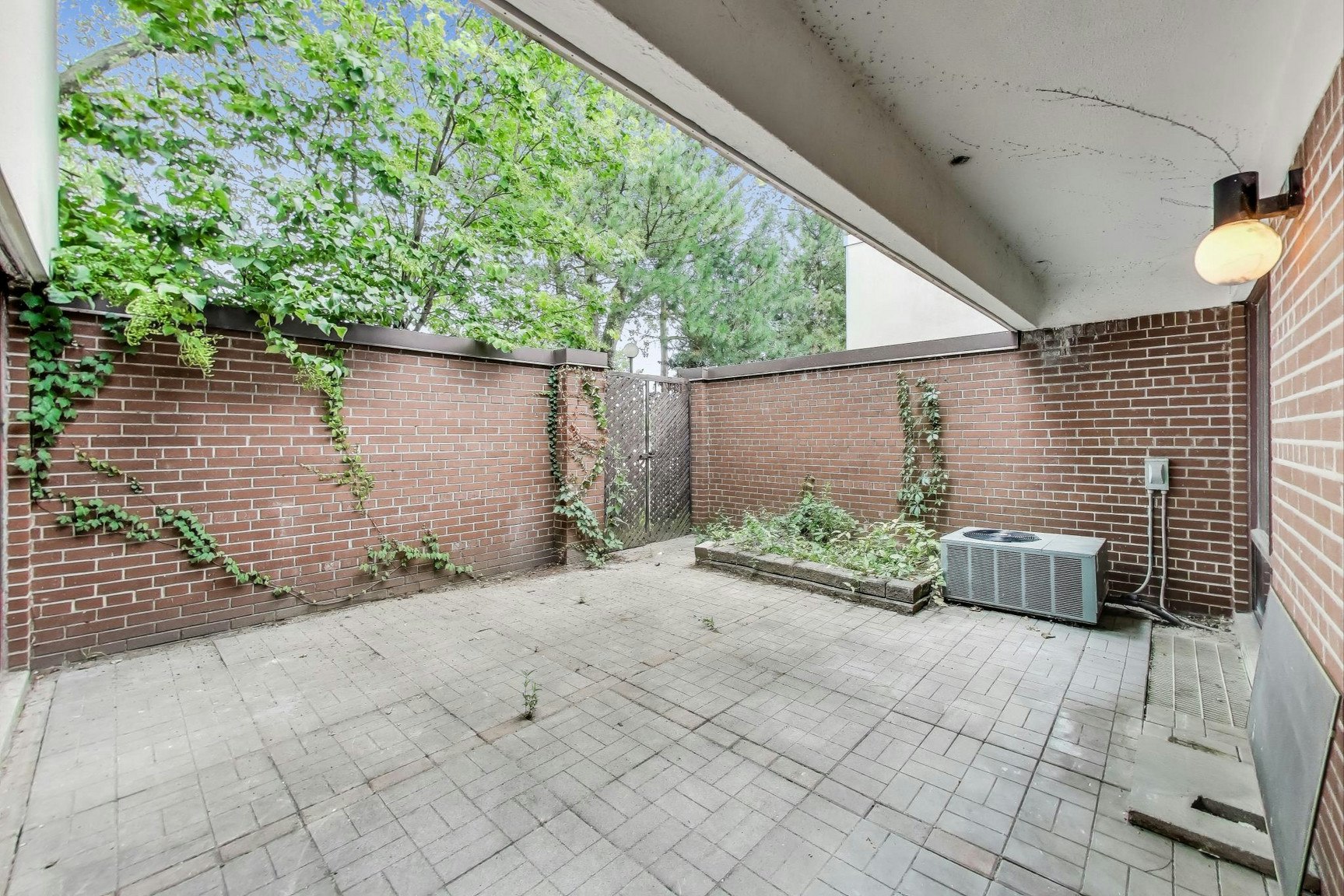 25-400 Woodsworth Road, Toronto, ON, M2L 2T9 - 23