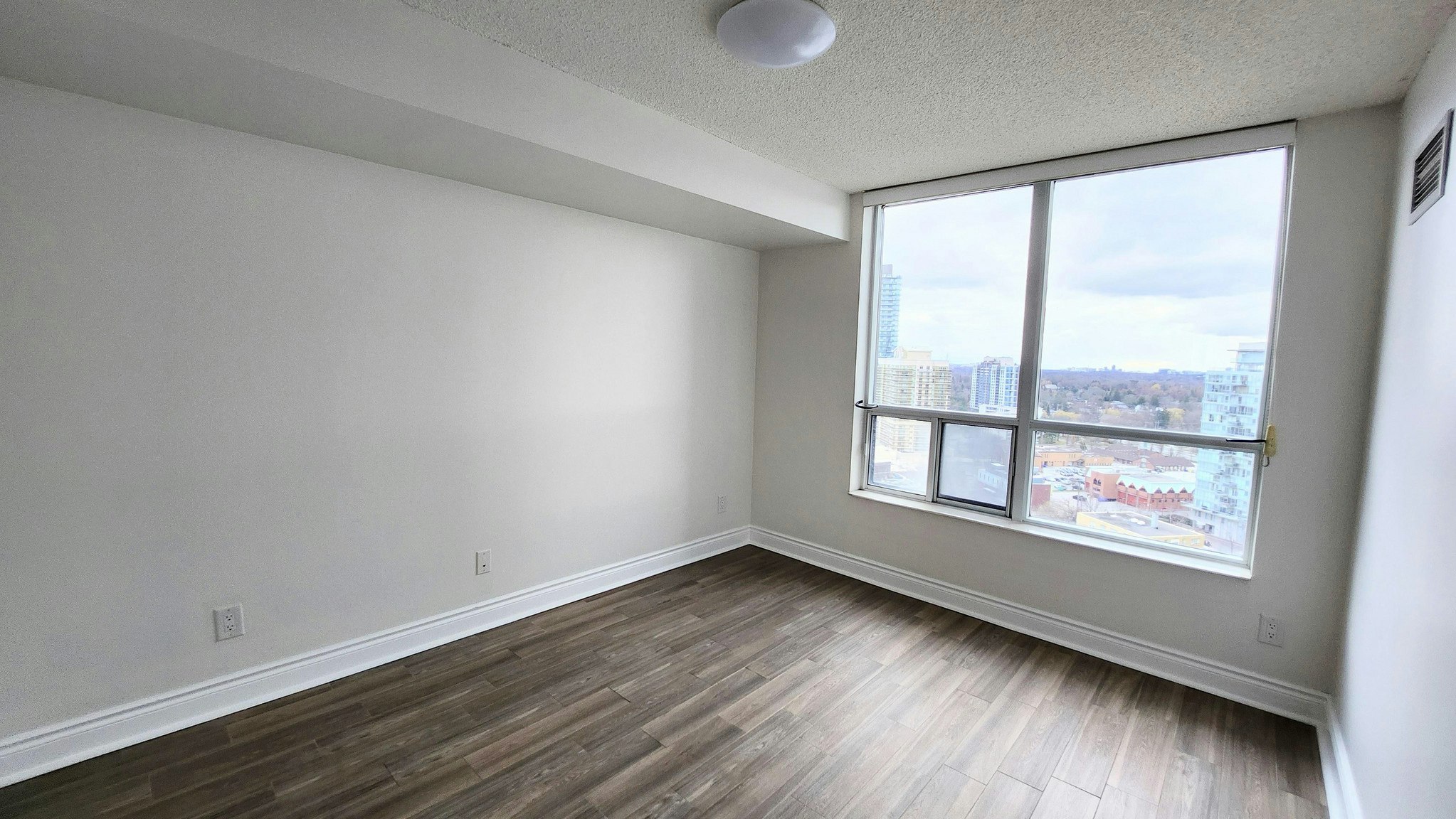 5 Northtown Way, Toronto, ON, M2N 7A1 - 9
