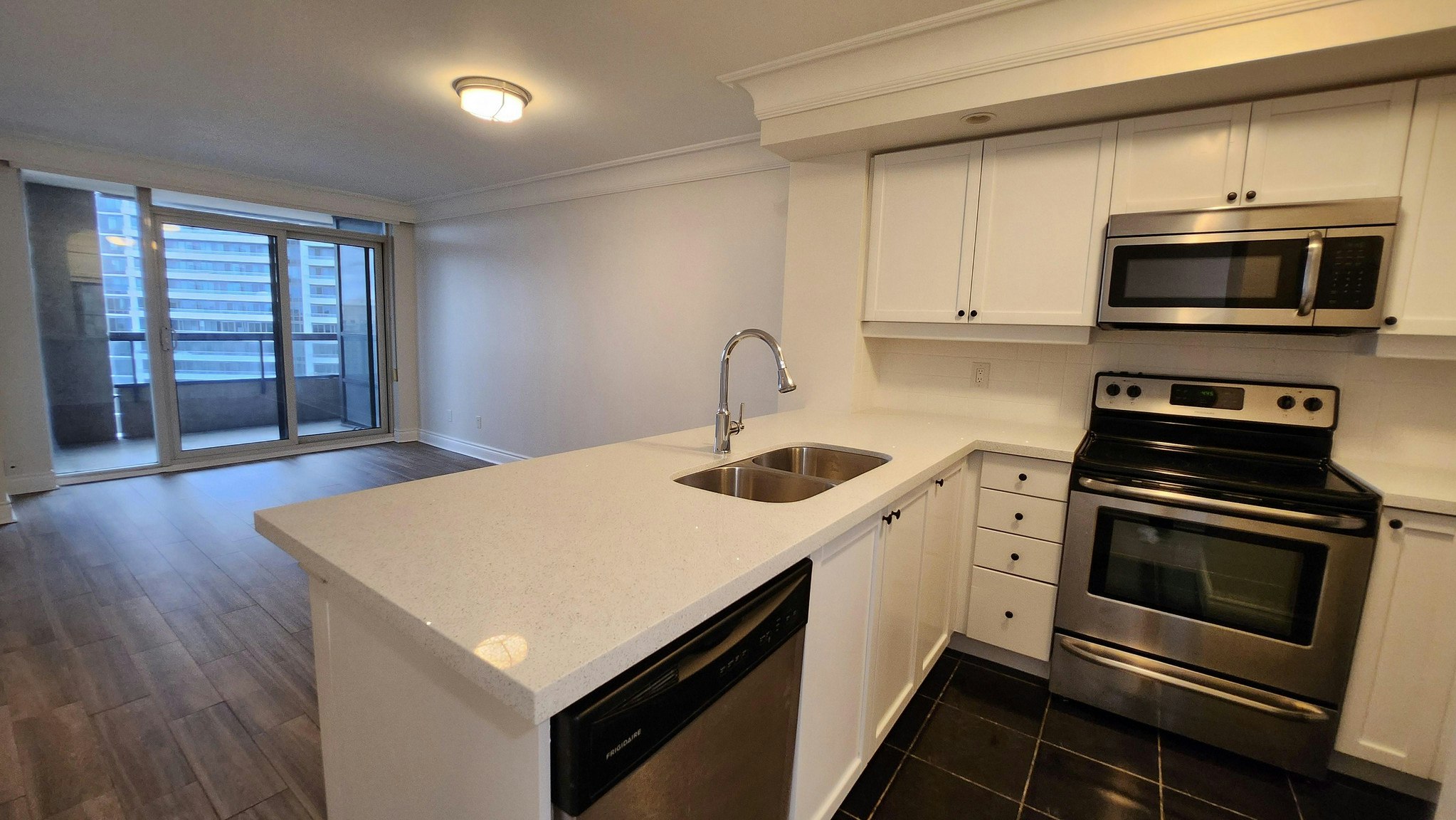 5 Northtown Way, Toronto, ON, M2N 7A1 - 2