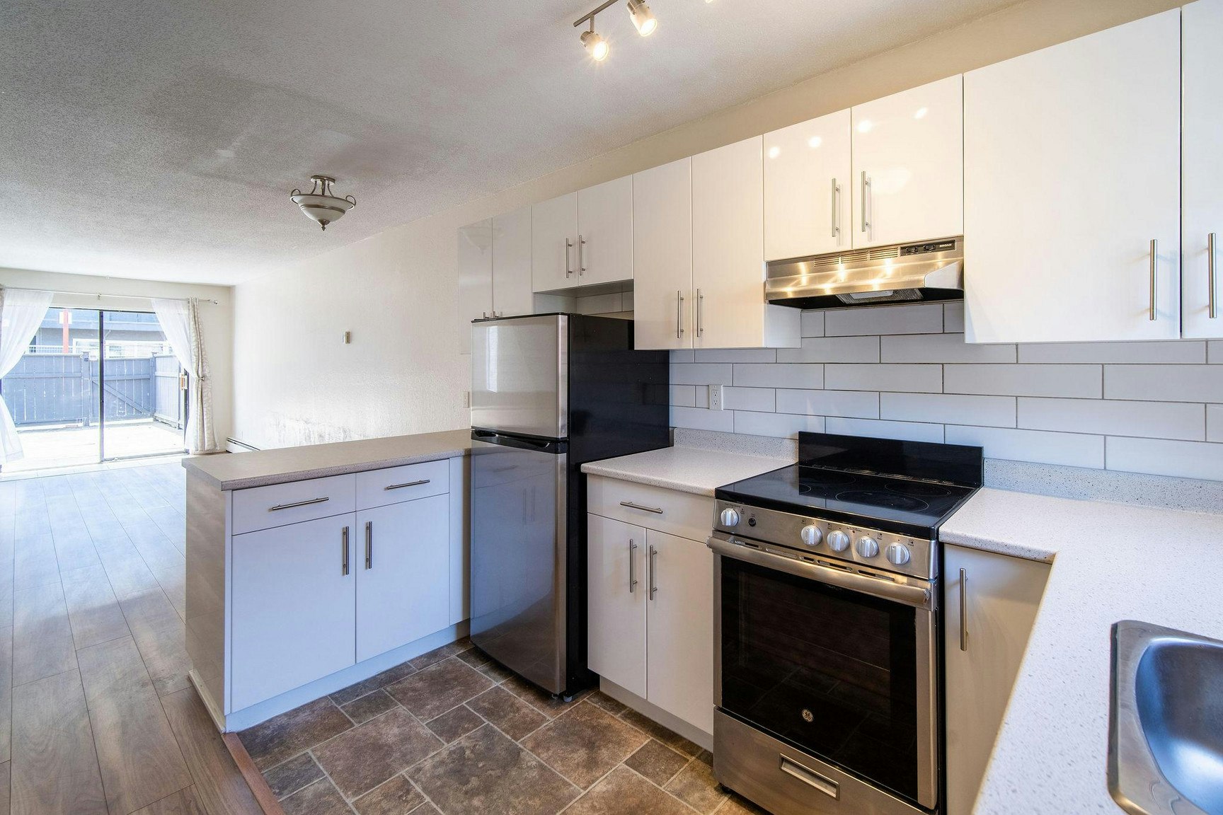208-125 Croft Street, Victoria, BC, V8V 2E7 - 7