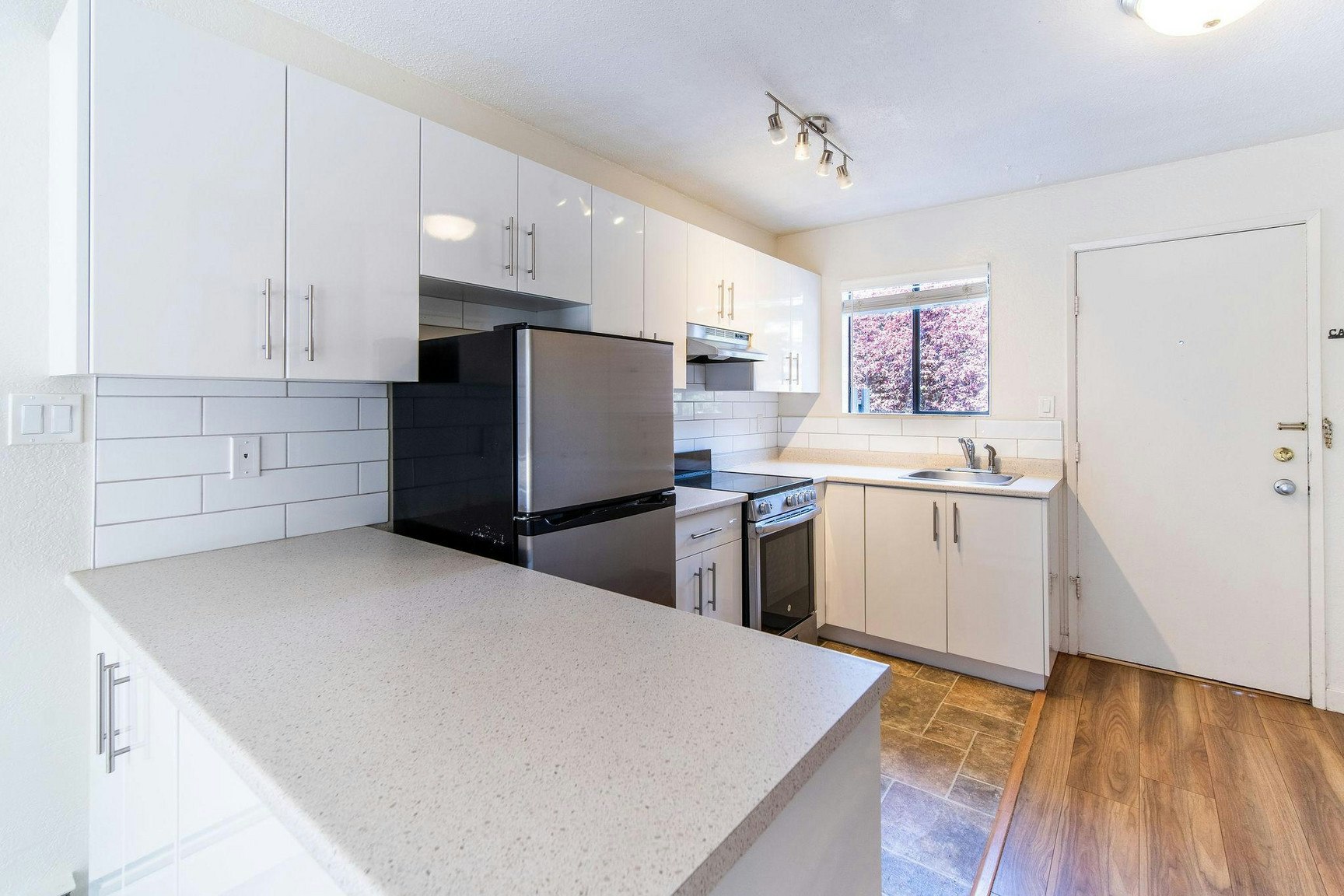 208-125 Croft Street, Victoria, BC, V8V 2E7 - 9