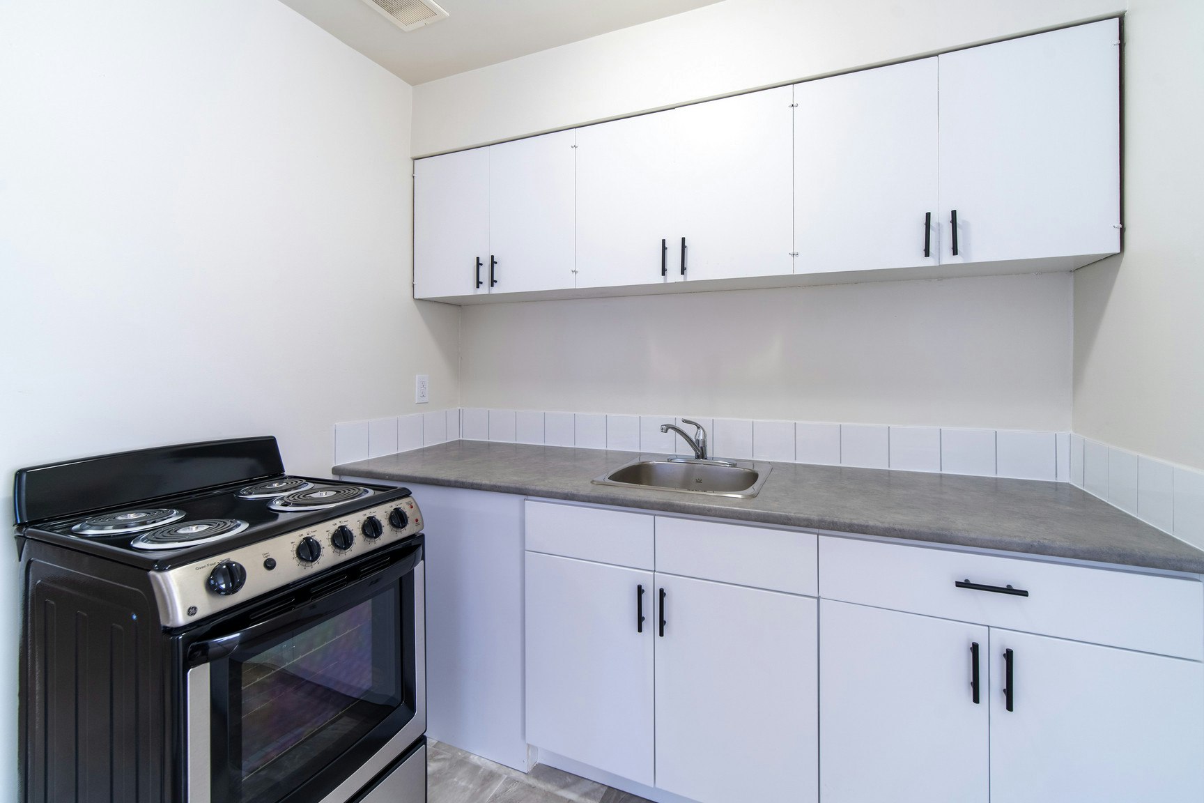 208-125 Croft Street, Victoria, BC, V8V 2E7 - 4