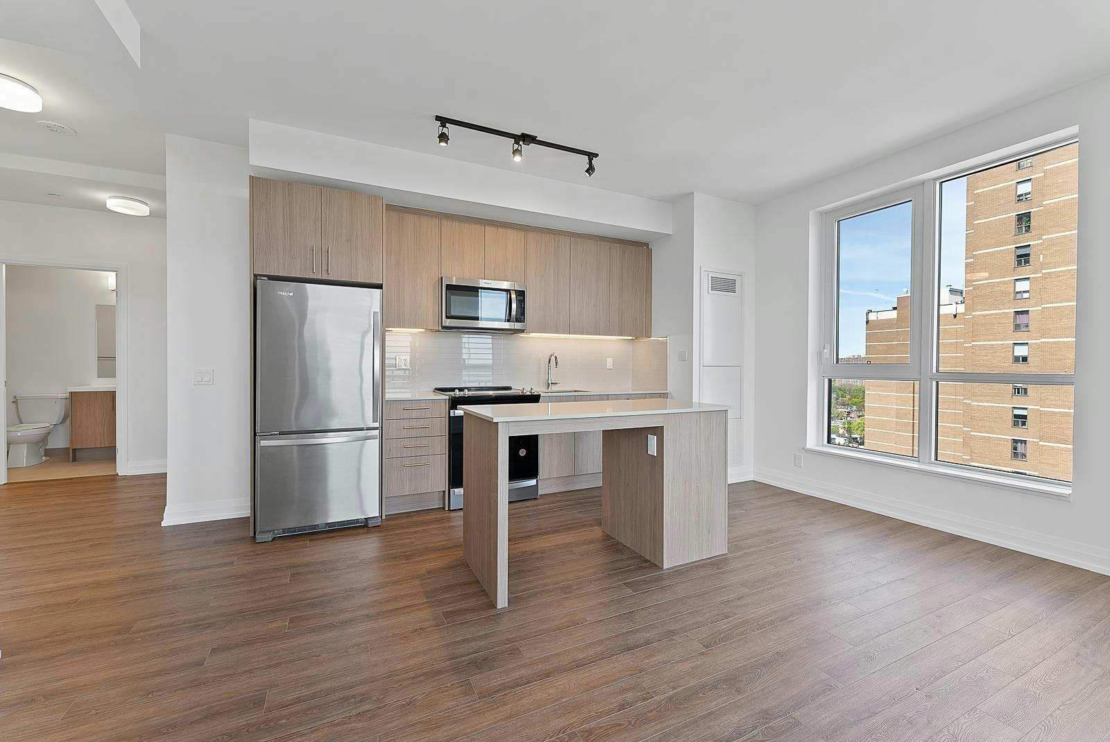 1807-286 Main Street, Toronto, ON, M4C 4X4 - 2